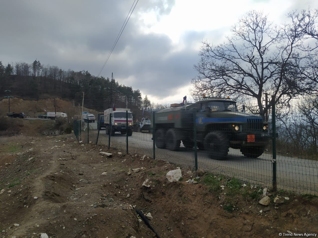 Russian peacekeepers' convoy moves freely along Azerbaijani Lachin-Khankendi road (PHOTO)