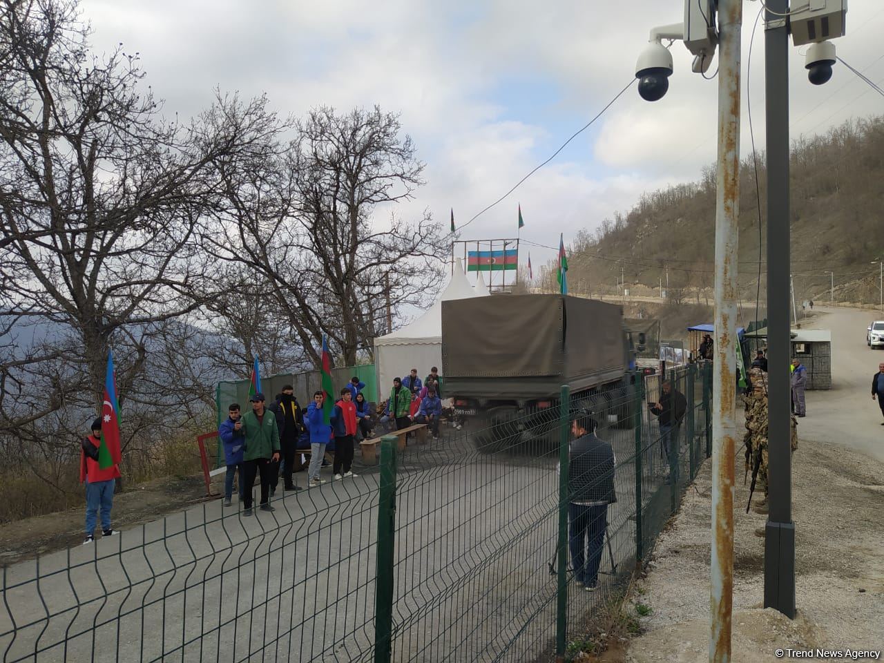 Russian peacekeepers' convoy moves freely along Azerbaijani Lachin-Khankendi road (PHOTO)