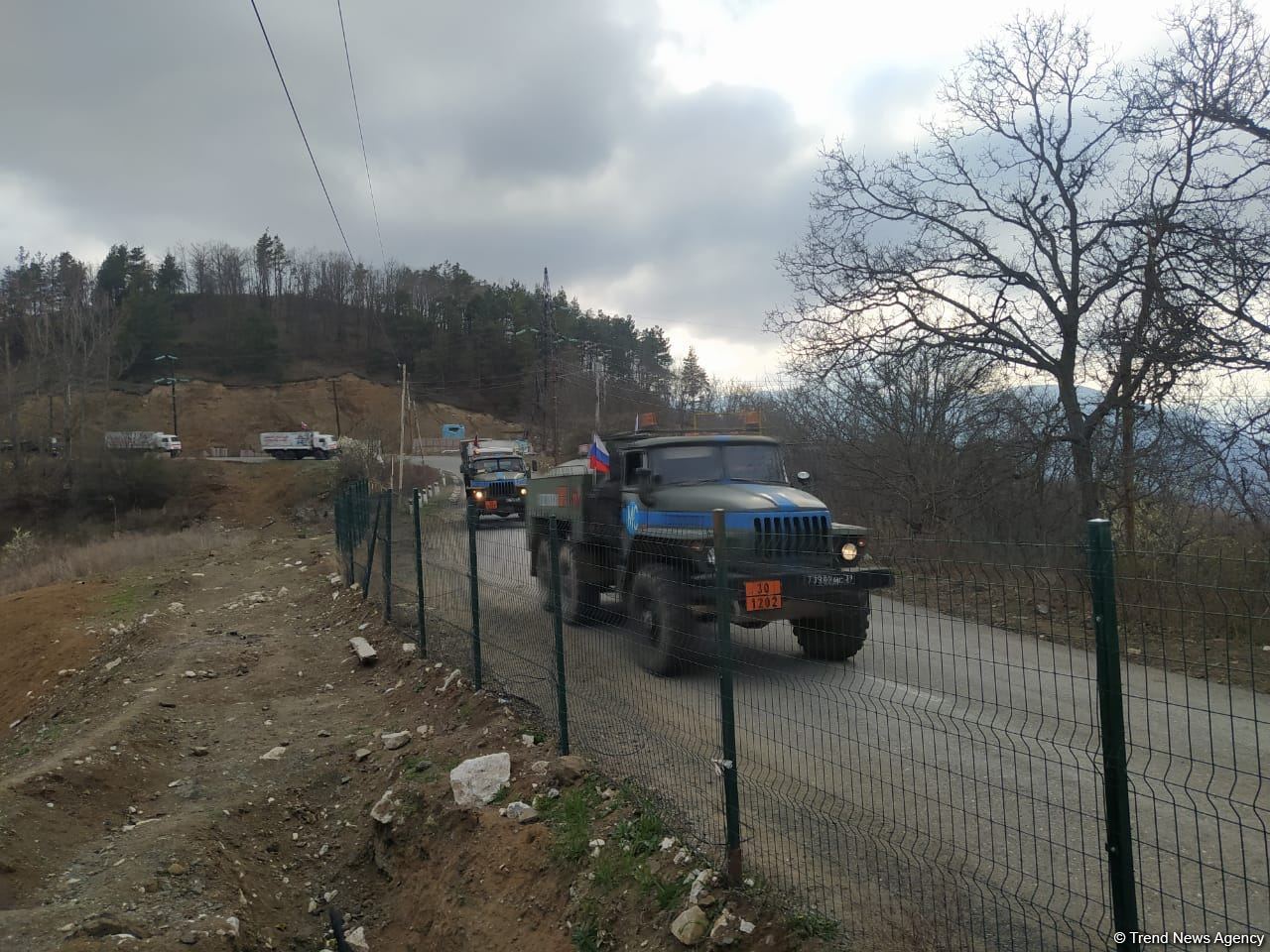 Russian peacekeepers' convoy moves freely along Azerbaijani Lachin-Khankendi road (PHOTO)