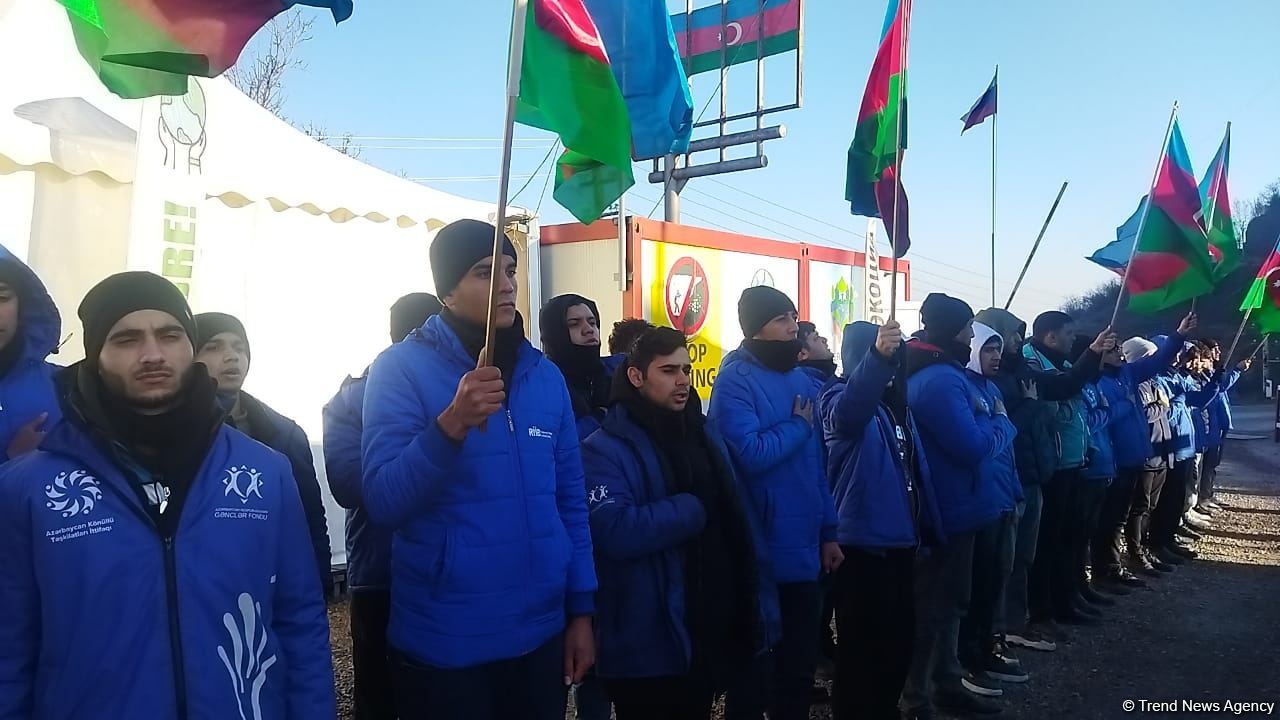 Peaceful protest of Azerbaijani eco-activists continues on Lachin-Khankendi road (PHOTO)
