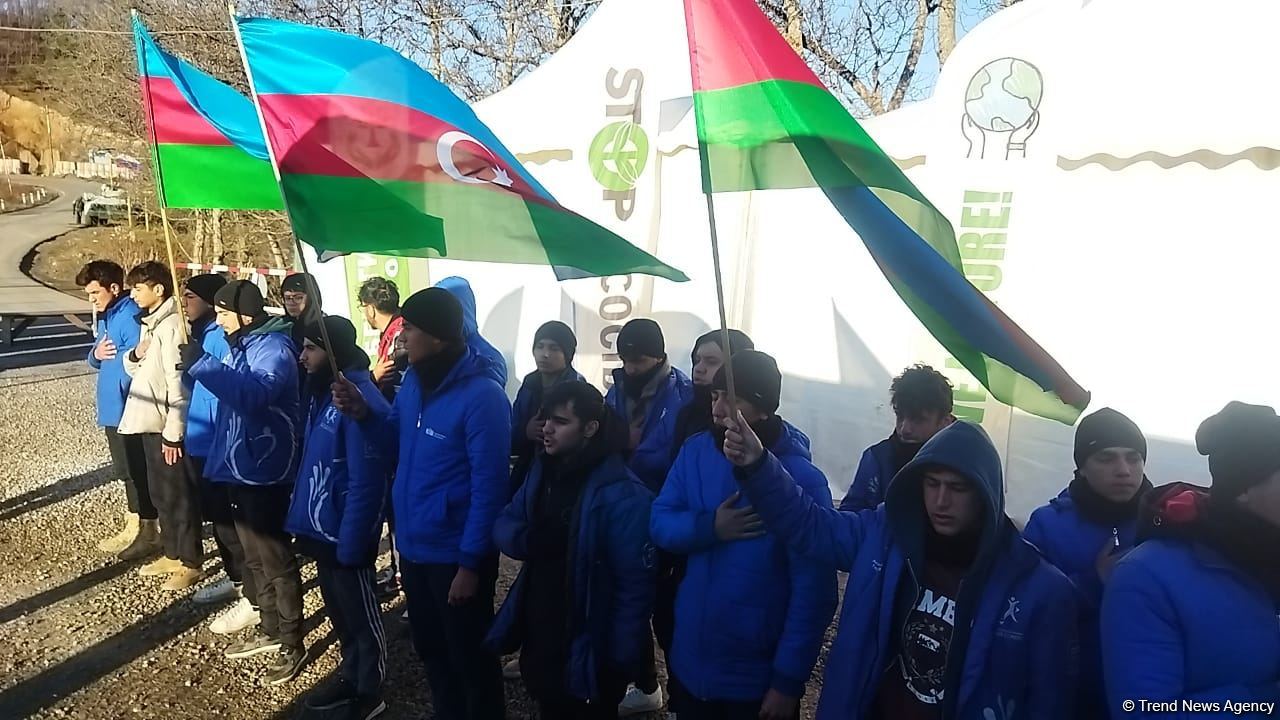 Peaceful protest of Azerbaijani eco-activists continues on Lachin-Khankendi road (PHOTO)