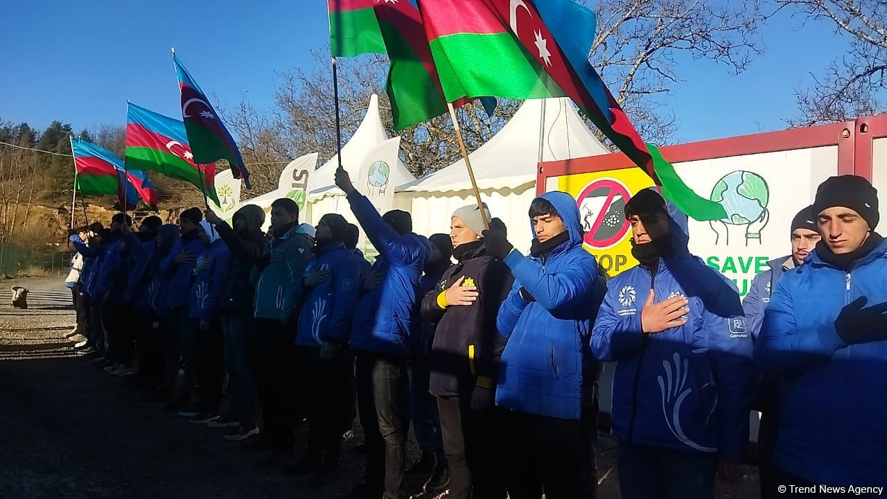 Peaceful protest of Azerbaijani eco-activists continues on Lachin-Khankendi road (PHOTO)