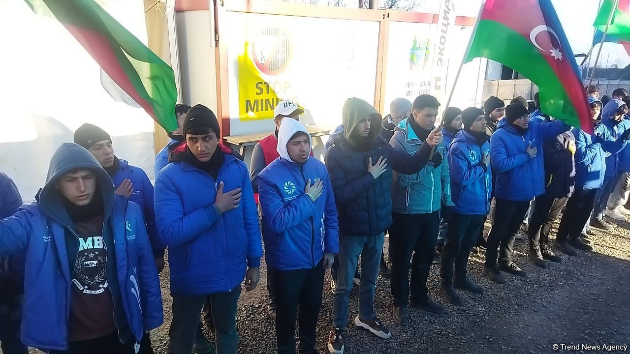 Peaceful protest of Azerbaijani eco-activists continues on Lachin-Khankendi road (PHOTO)