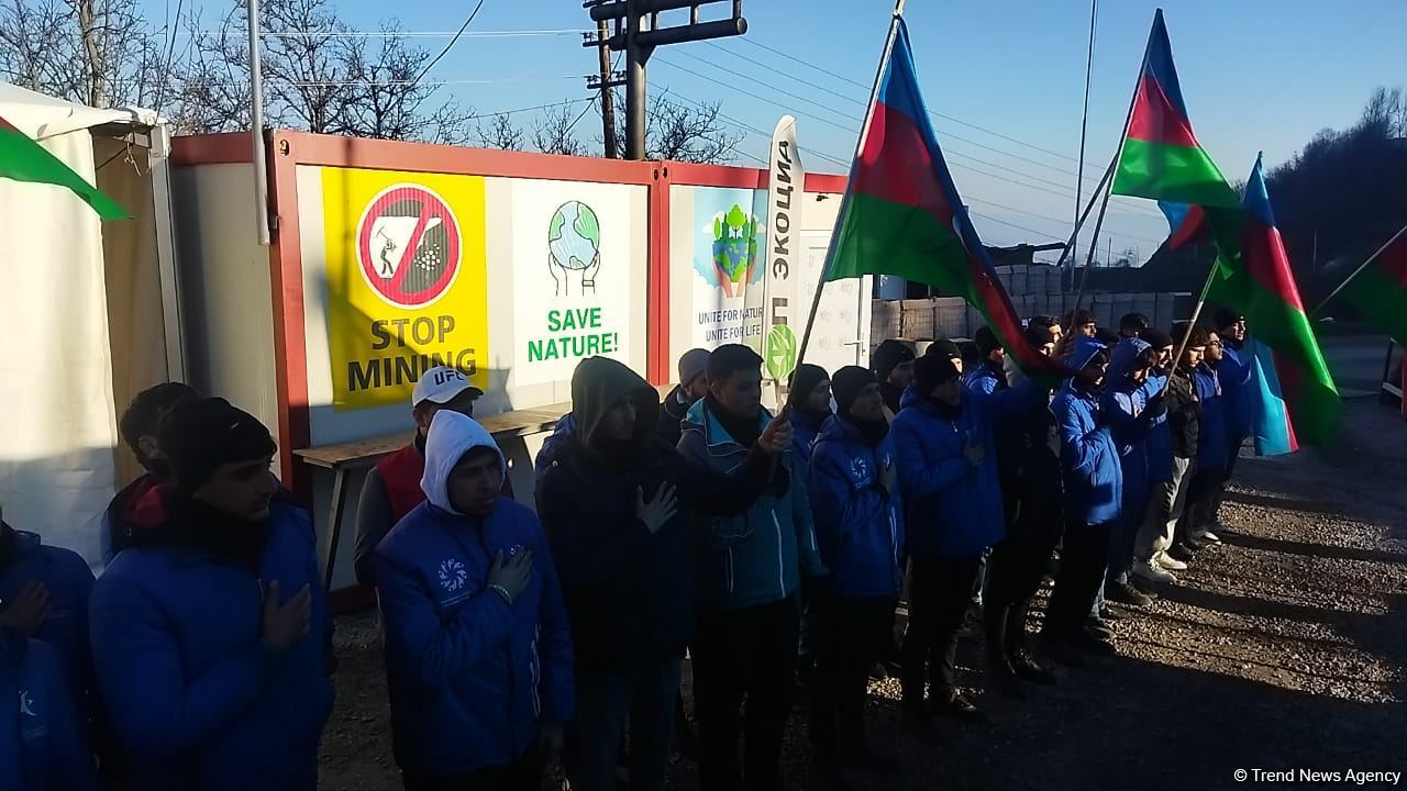 Peaceful protest of Azerbaijani eco-activists continues on Lachin-Khankendi road (PHOTO)
