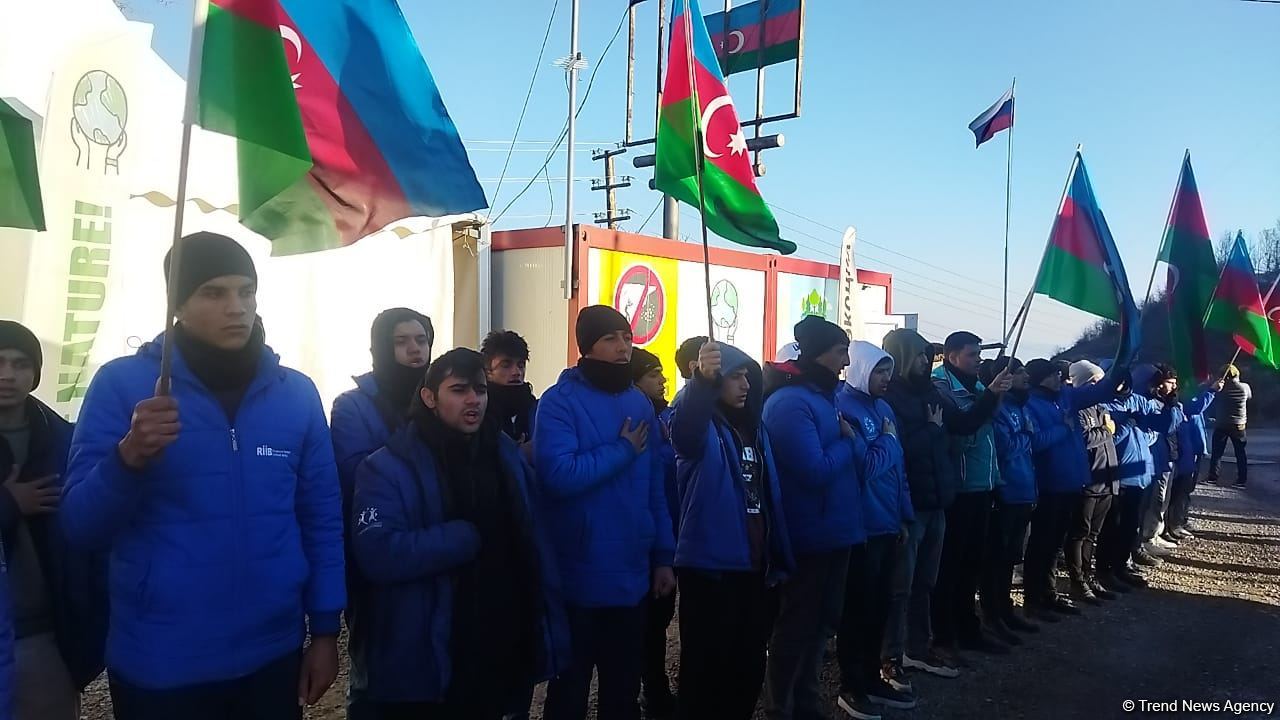 Peaceful protest of Azerbaijani eco-activists continues on Lachin-Khankendi road (PHOTO)
