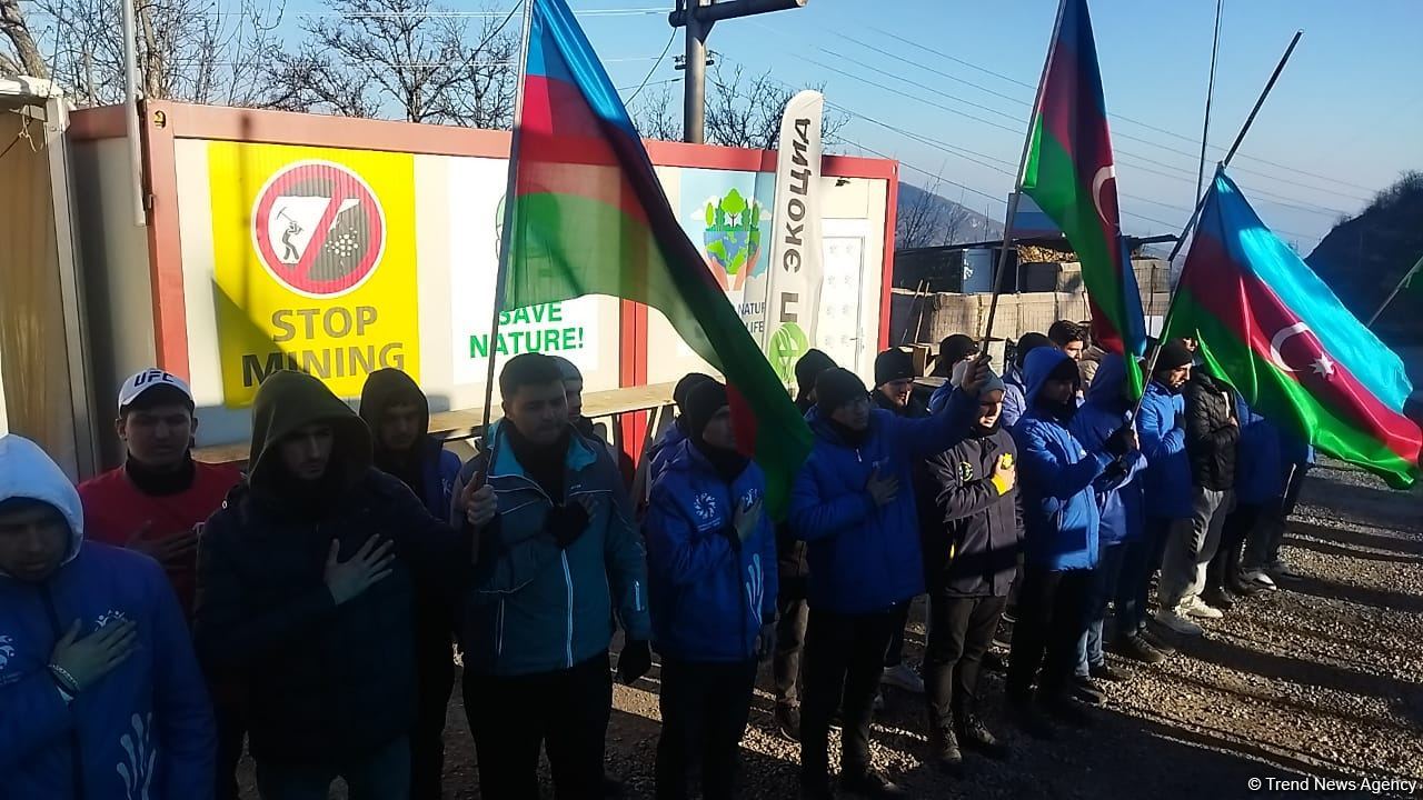 Peaceful protest of Azerbaijani eco-activists continues on Lachin-Khankendi road (PHOTO)