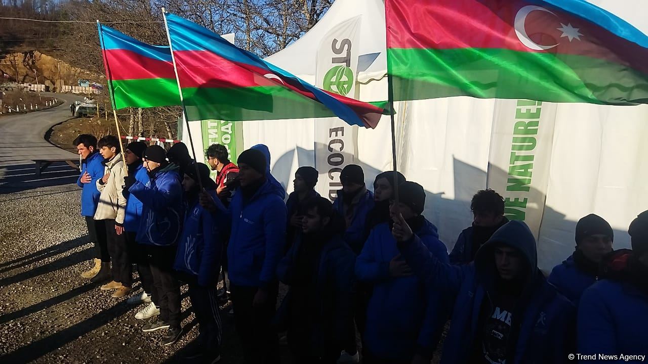 Peaceful protest of Azerbaijani eco-activists continues on Lachin-Khankendi road (PHOTO)