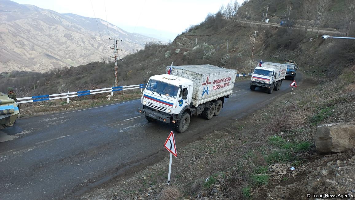 Russian peacekeepers' convoy moves freely along Azerbaijani Lachin-Khankendi road (PHOTO)