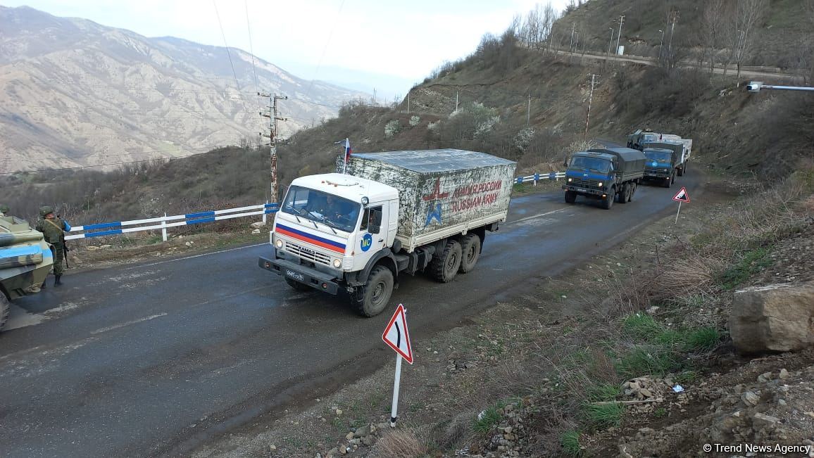 Russian peacekeepers' convoy moves freely along Azerbaijani Lachin-Khankendi road (PHOTO)