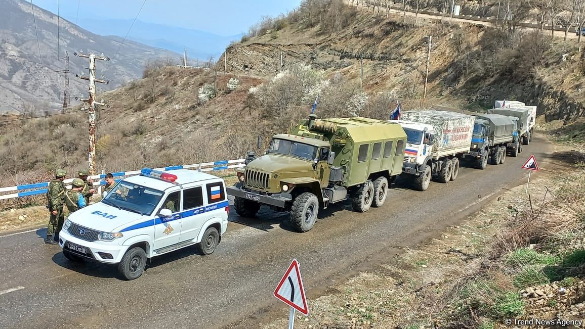 Russian peacekeepers' convoy moves freely along Azerbaijani Lachin-Khankendi road (PHOTO)