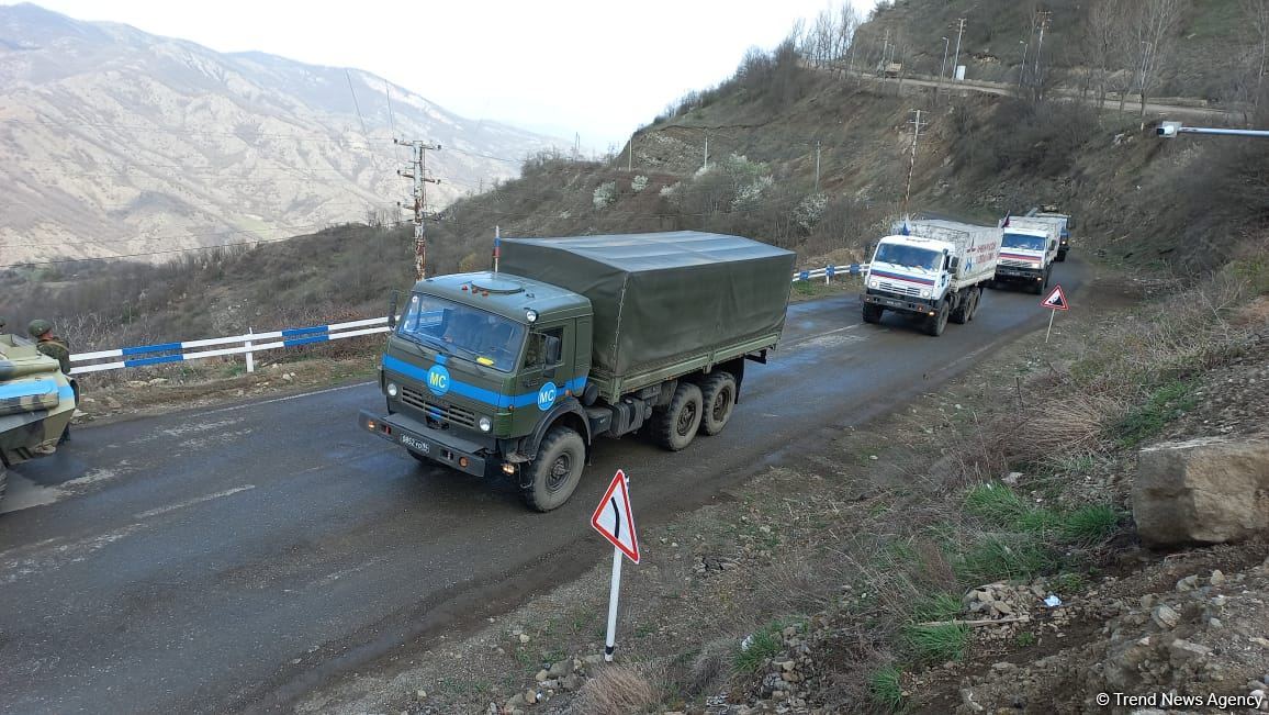 Russian peacekeepers' convoy moves freely along Azerbaijani Lachin-Khankendi road (PHOTO)