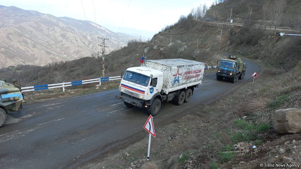 Russian peacekeepers' convoy moves freely along Azerbaijani Lachin-Khankendi road (PHOTO)