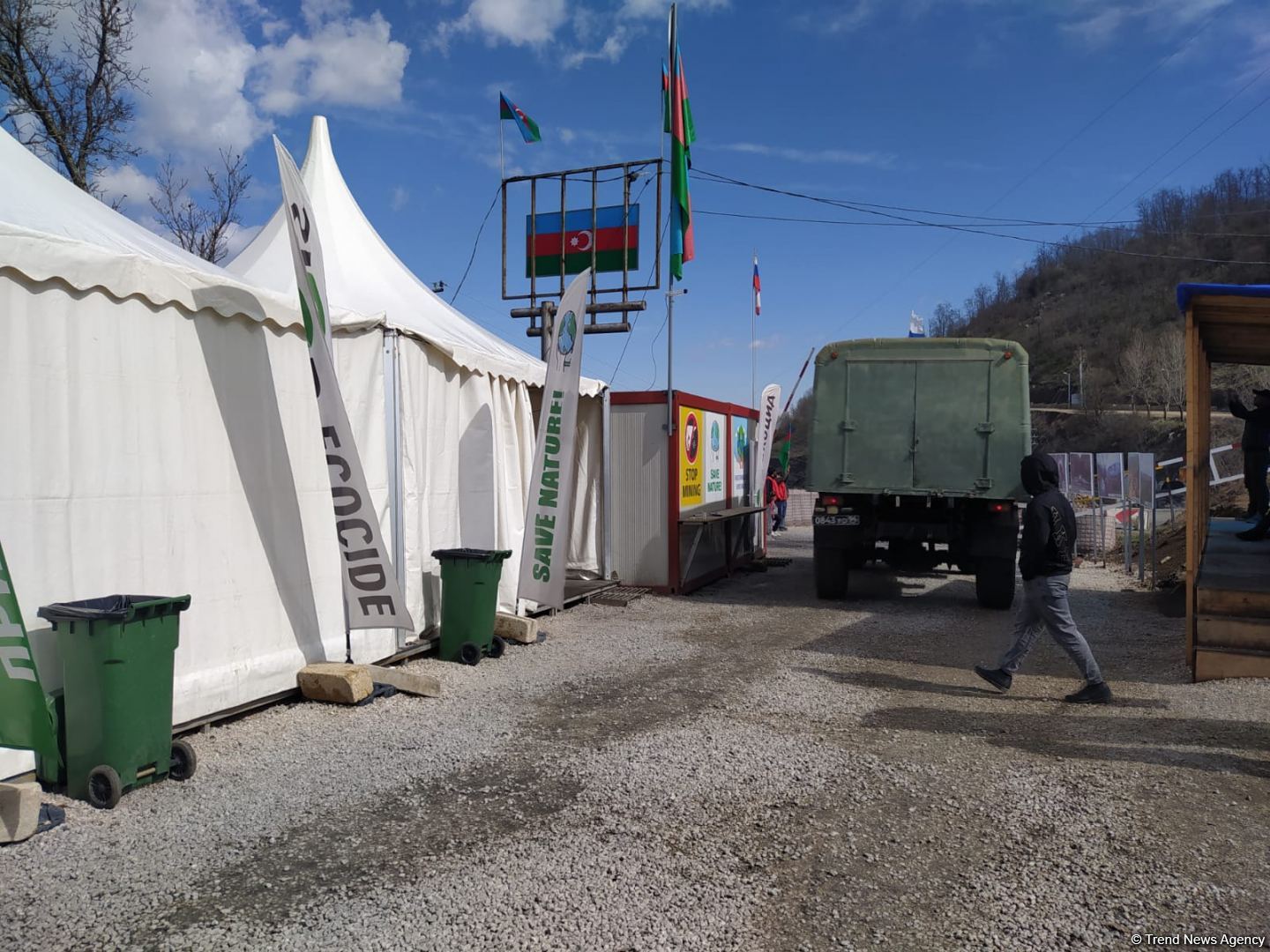 Russian peacekeepers' convoy moves freely along Azerbaijan's Lachin-Khankendi road (PHOTO)