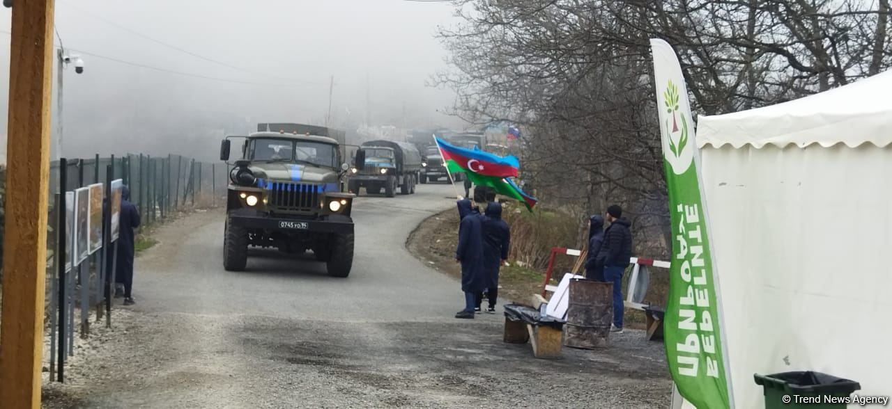 Russian peacekeepers' convoy moves freely along Azerbaijan's Lachin-Khankendi road (PHOTO)