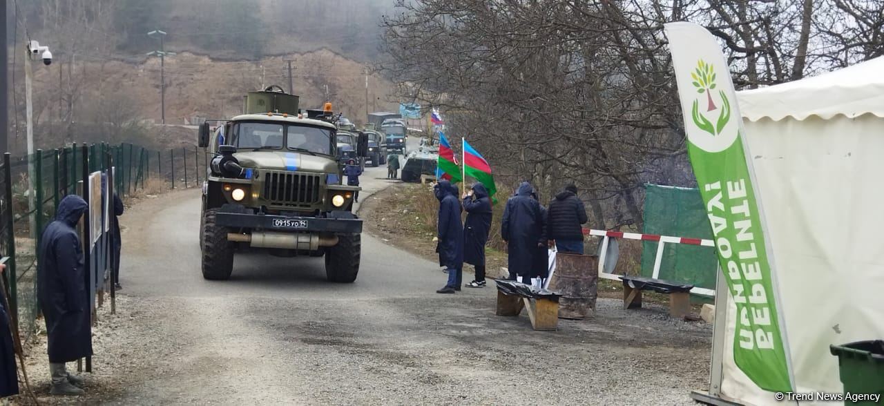 Russian peacekeepers' convoy moves freely along Azerbaijan's Lachin-Khankendi road (PHOTO)