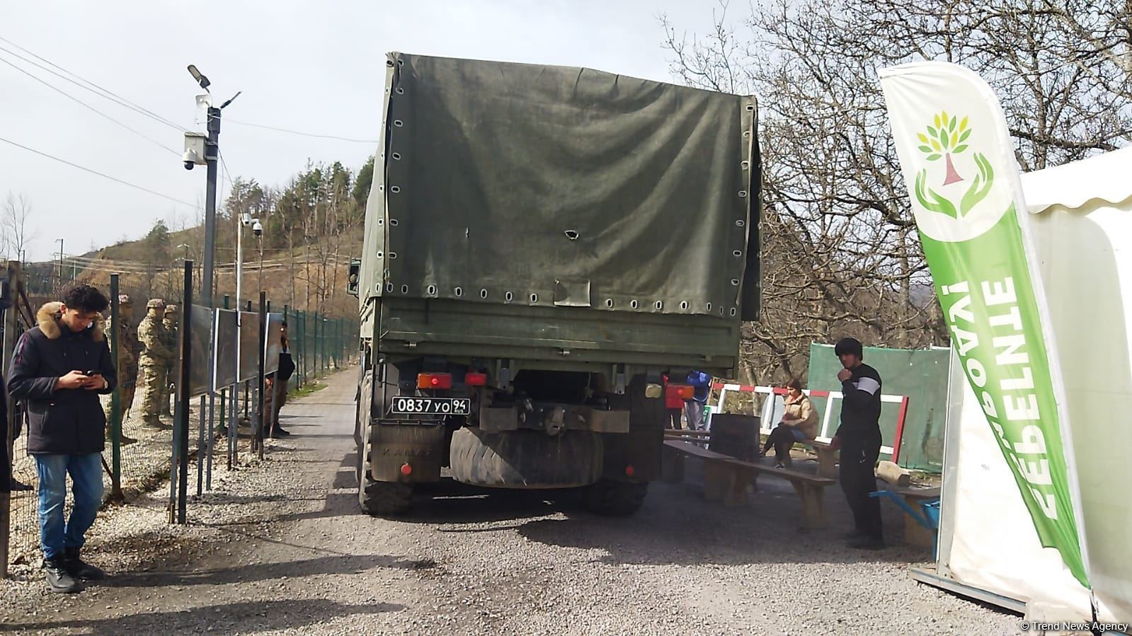 Russian peacekeepers' vehicles move freely along Azerbaijani Lachin-Khankendi road (PHOTO)