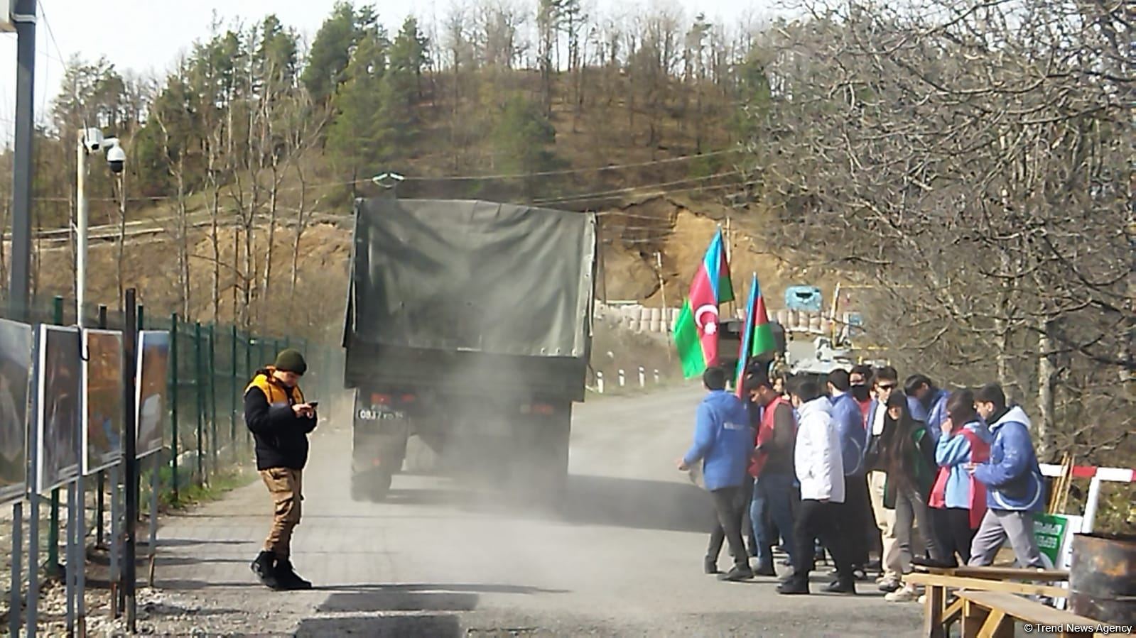 Russian peacekeepers' vehicles move freely along Azerbaijani Lachin-Khankendi road (PHOTO)