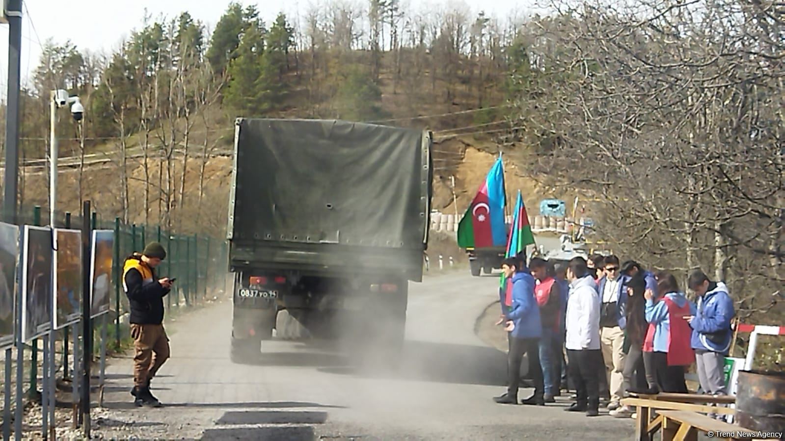 Russian peacekeepers' vehicles move freely along Azerbaijani Lachin-Khankendi road (PHOTO)