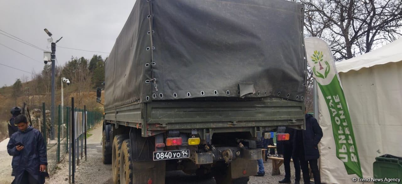 Russian peacekeepers' vehicles move freely along Azerbaijani Lachin-Khankendi road (PHOTO)