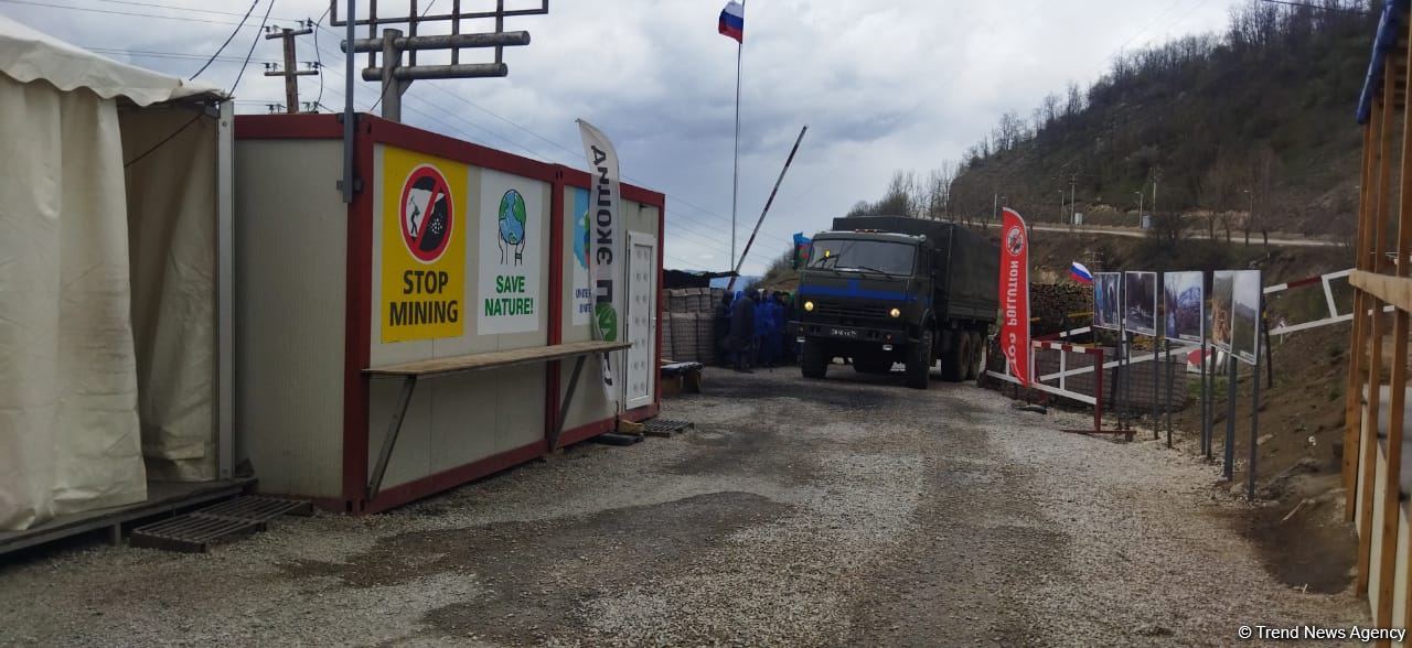 Russian peacekeepers' vehicles move freely along Azerbaijani Lachin-Khankendi road (PHOTO)