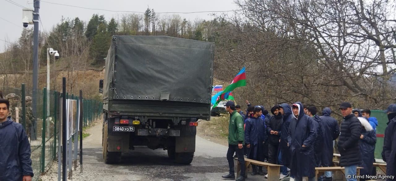 Russian peacekeepers' vehicles move freely along Azerbaijani Lachin-Khankendi road (PHOTO)