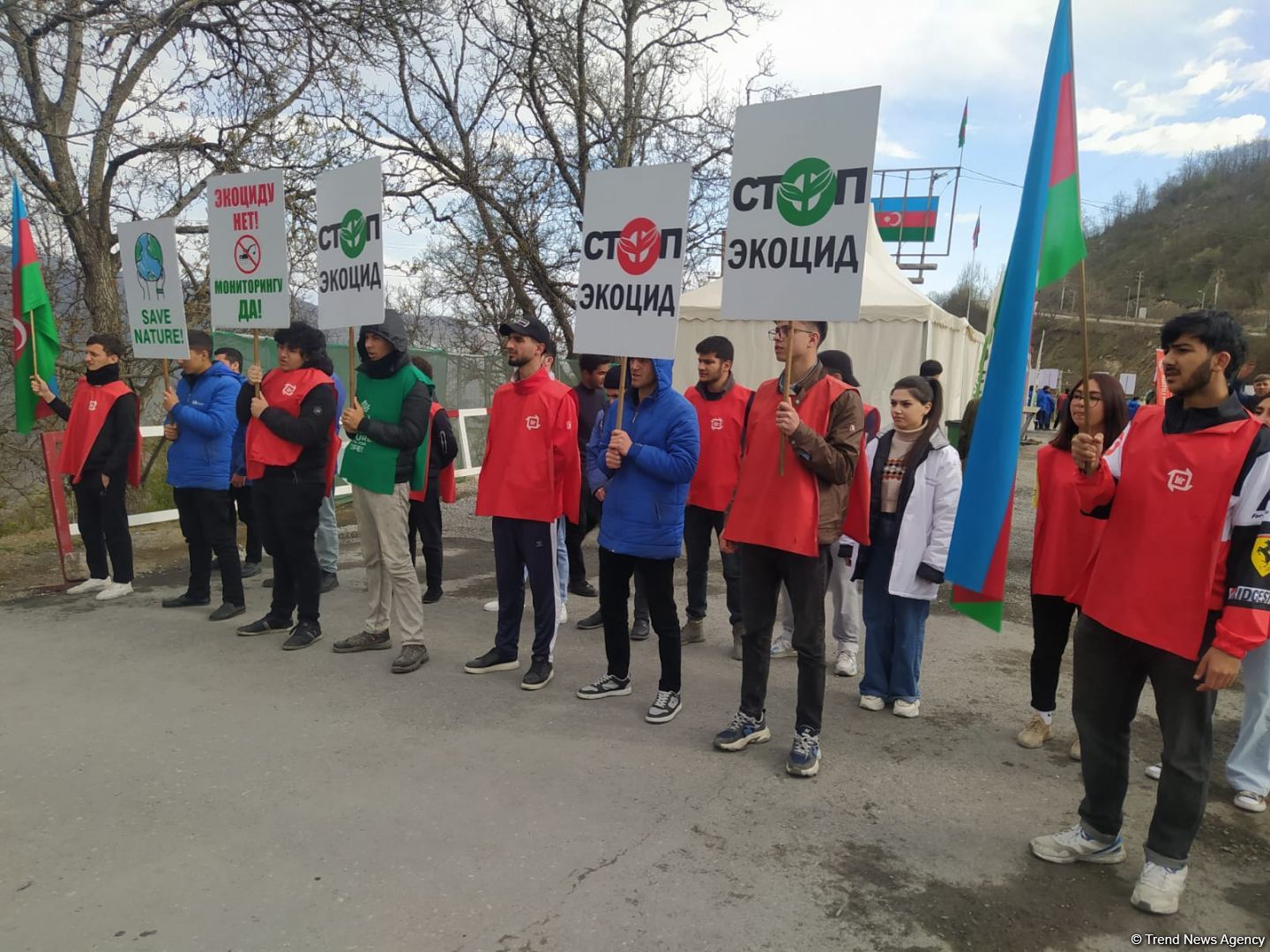Peaceful protest of Azerbaijani eco-activists continues on Lachin-Khankendi road (PHOTO)