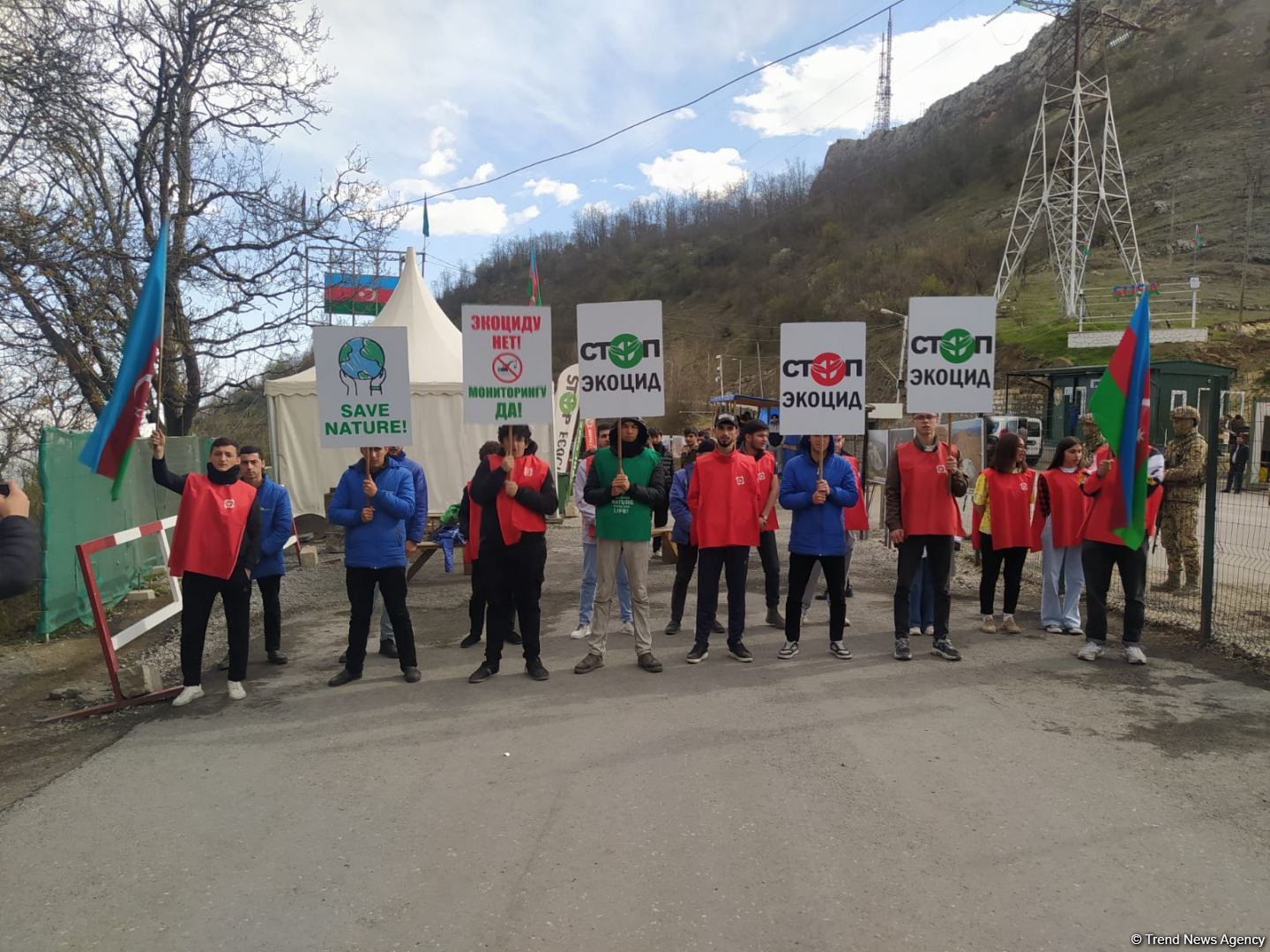 Peaceful protest of Azerbaijani eco-activists continues on Lachin-Khankendi road (PHOTO)