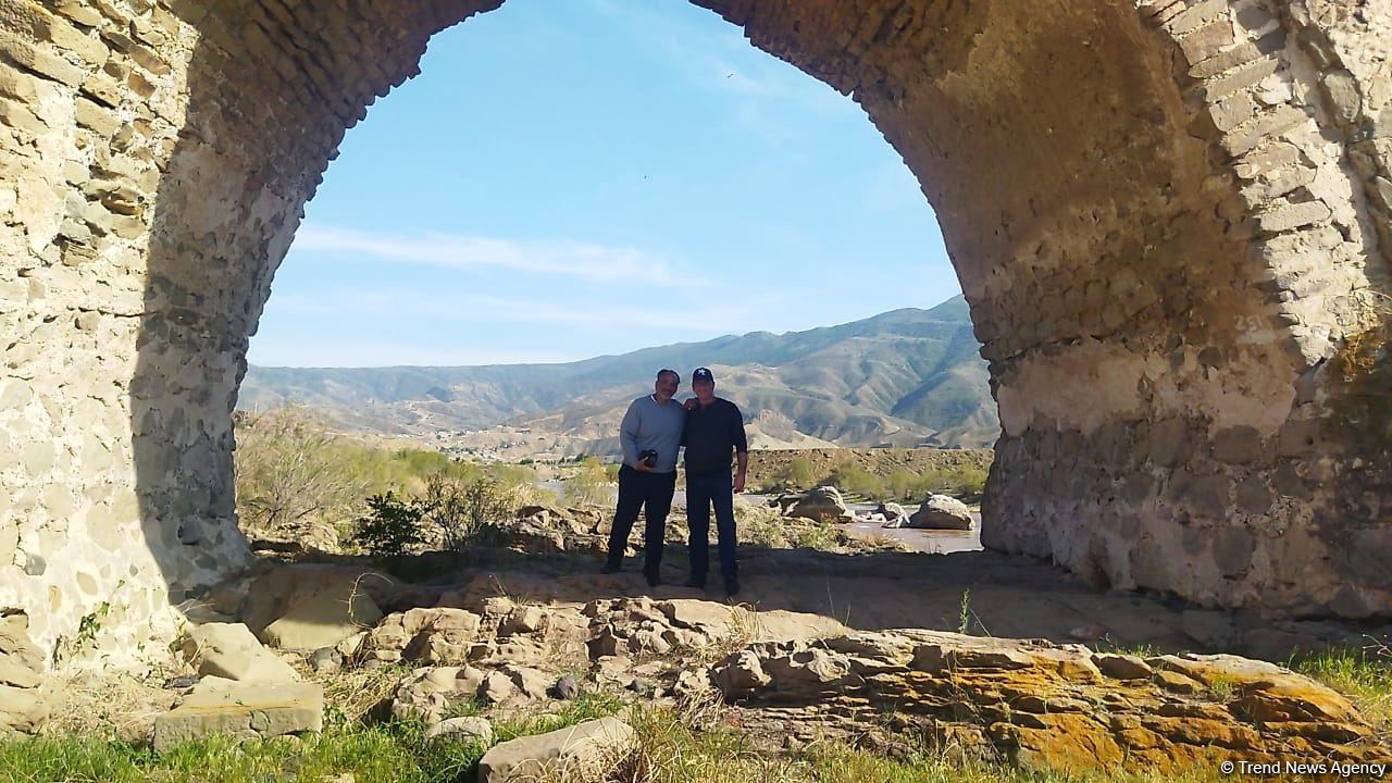 Delegation of US, Israel representatives visits Azerbaijan's Khudafarin bridge
