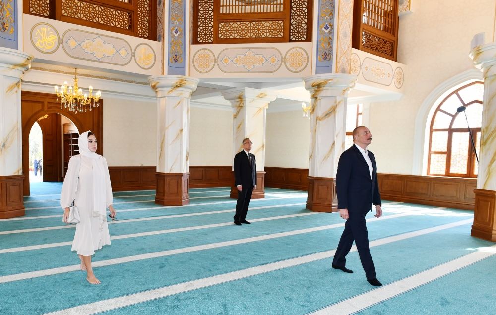 President Ilham Aliyev, First Lady Mehriban Aliyeva attend opening of Juma Mosque in Narimanov district (PHOTO)