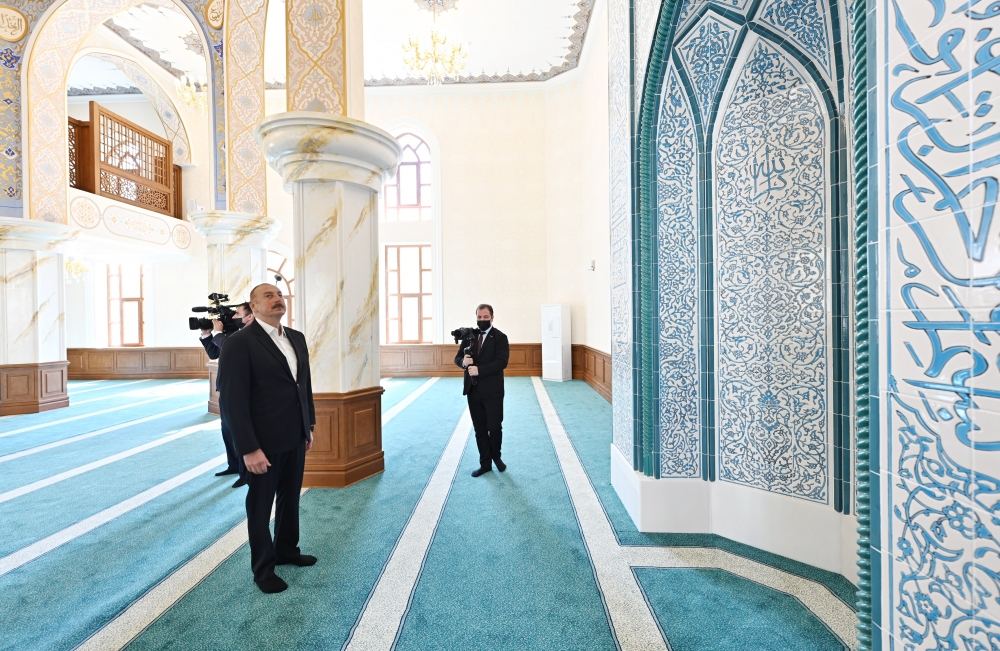 President Ilham Aliyev, First Lady Mehriban Aliyeva attend opening of Juma Mosque in Narimanov district (PHOTO)