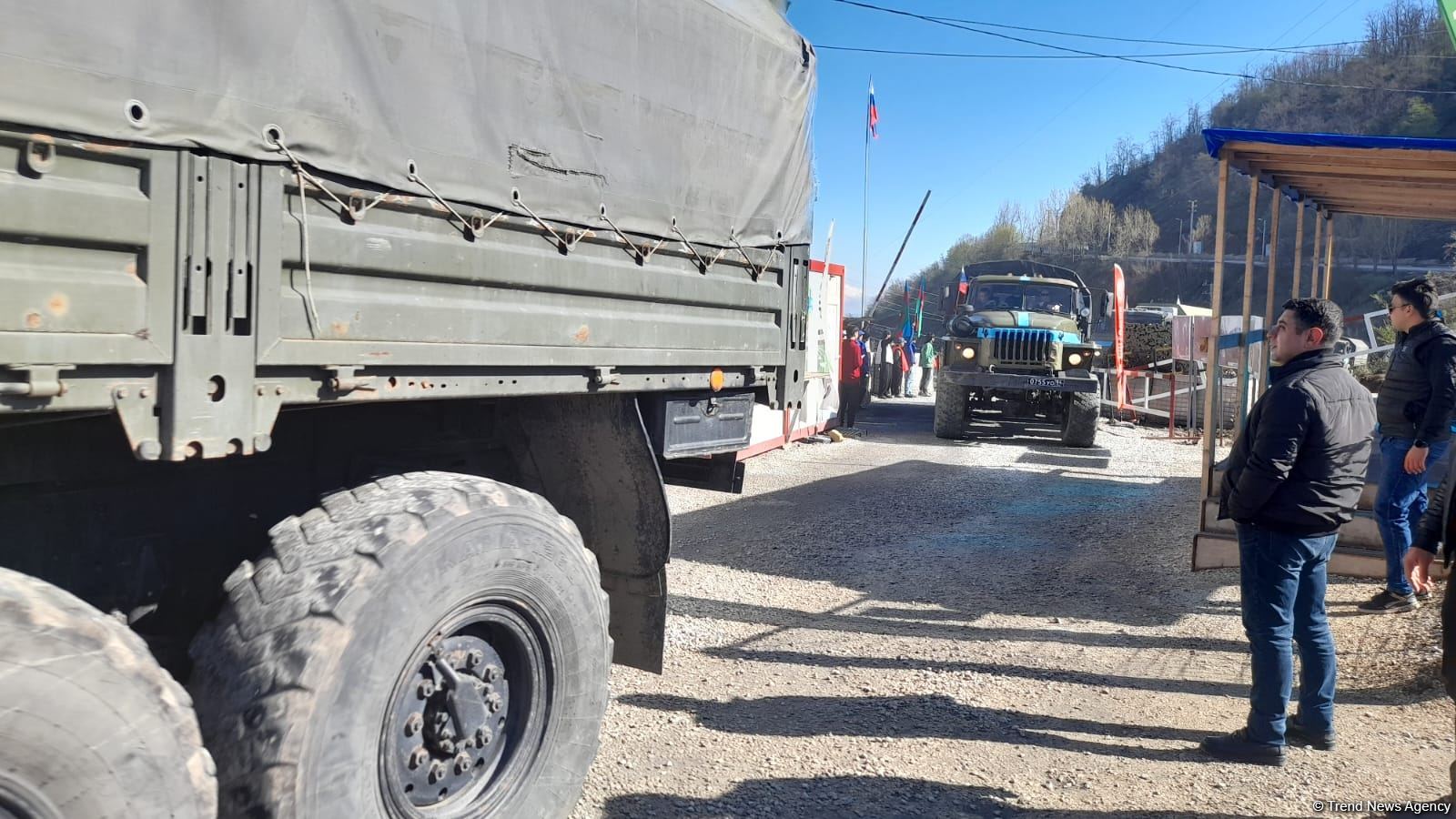 Russian peacekeepers' convoy moves freely along Azerbaijani Lachin-Khankendi road (PHOTO)