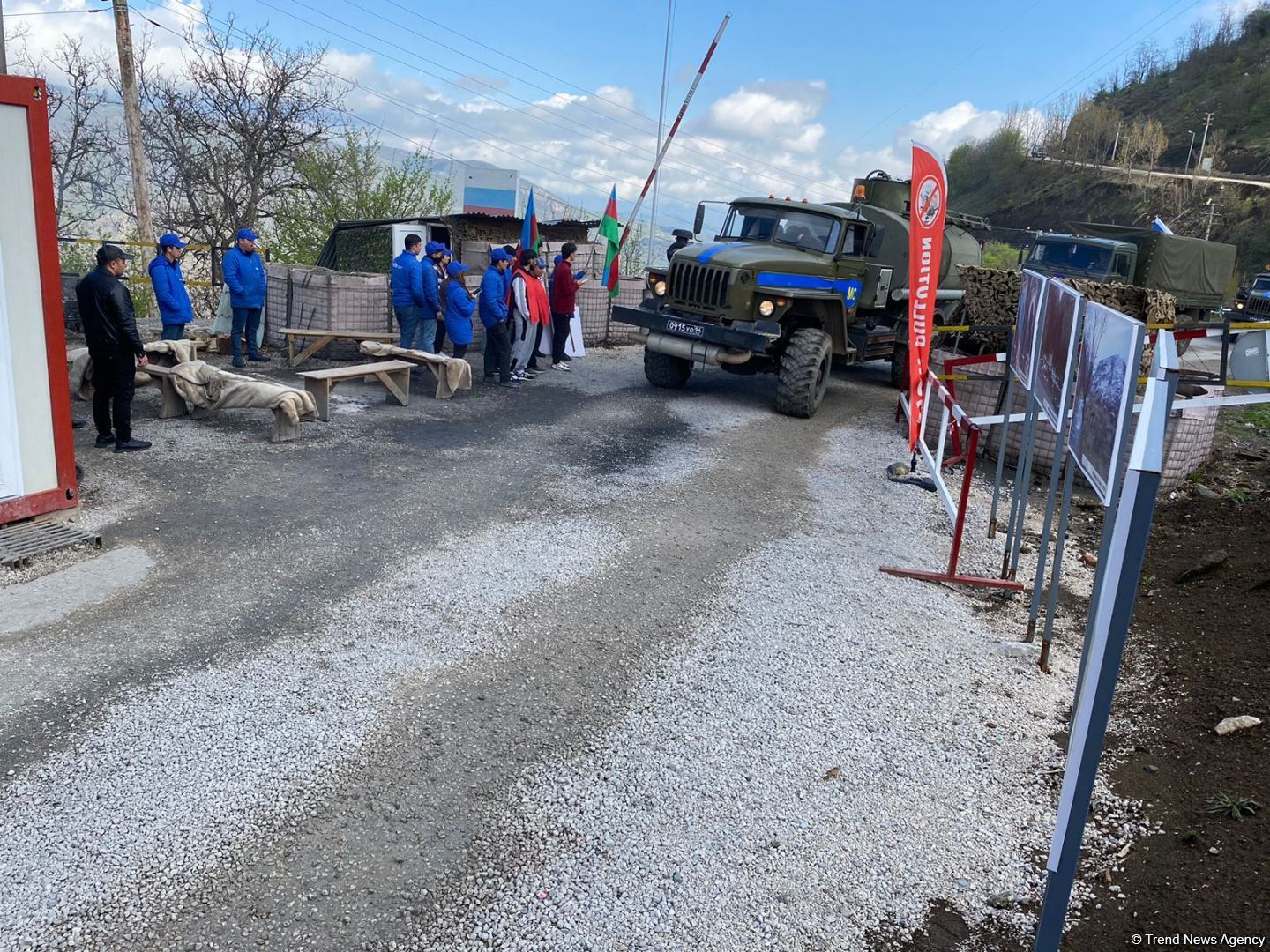 Russian peacekeepers' convoy moves freely along Azerbaijani Lachin-Khankendi road (PHOTO)