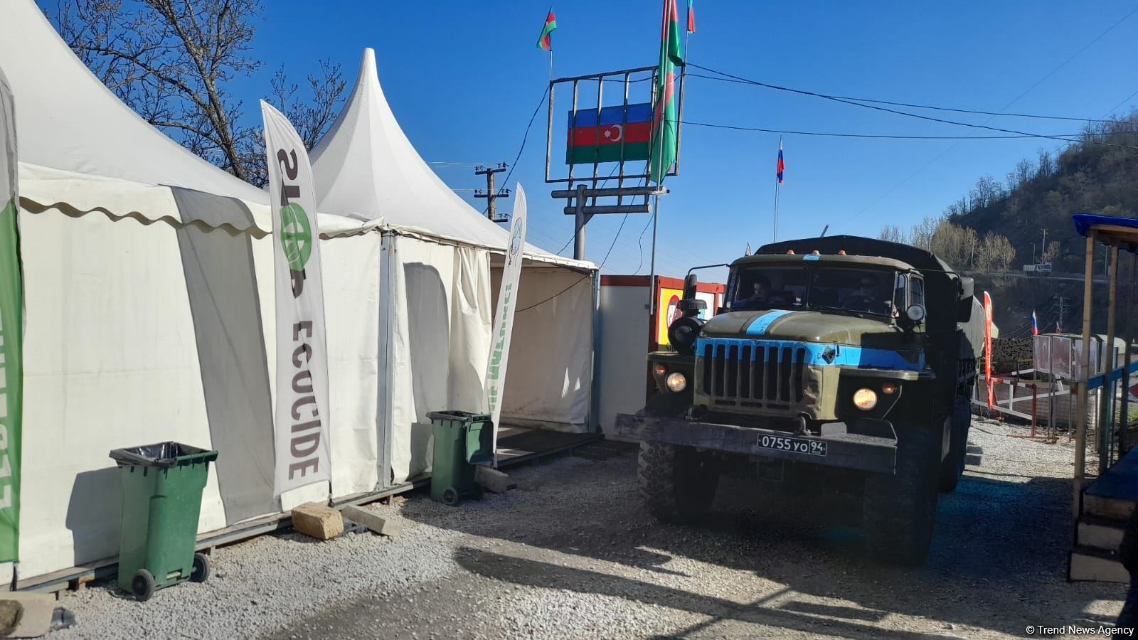 Russian peacekeepers' convoy moves freely along Azerbaijani Lachin-Khankendi road (PHOTO)