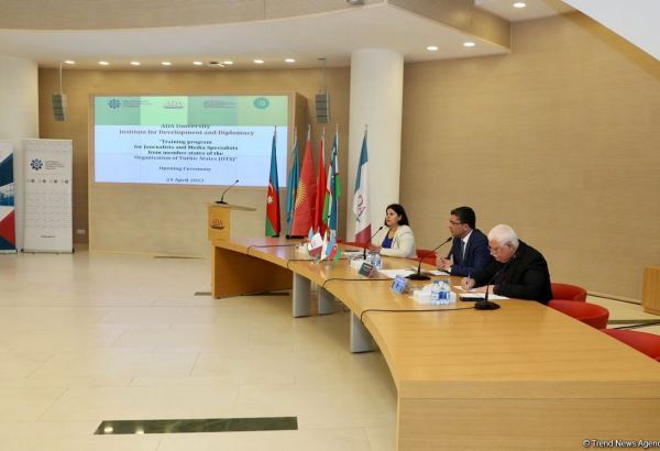 Trainings for Organization of Turkic States' journalists, media specialists kick off in Azerbaijan (PHOTO)