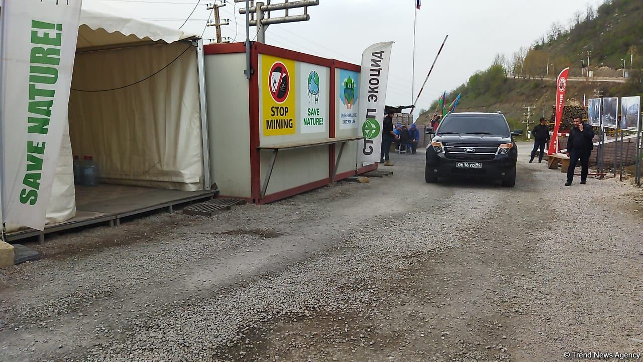 Russian peacekeepers' vehicles move freely along Azerbaijani Lachin-Khankendi road (PHOTO)