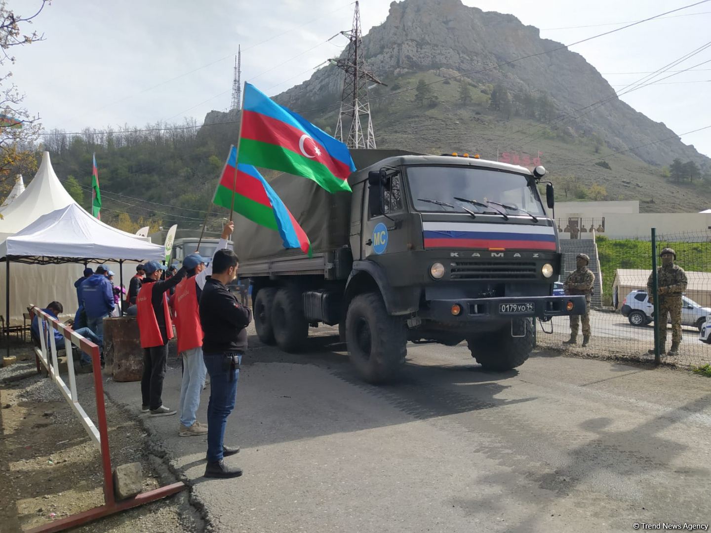Russian peacekeepers' convoy moves freely along Azerbaijani Lachin-Khankendi road (PHOTO)