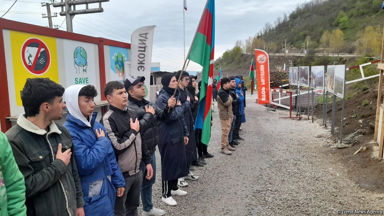 Peaceful protest of Azerbaijani eco-activists continues on Lachin-Khankendi road (PHOTO)