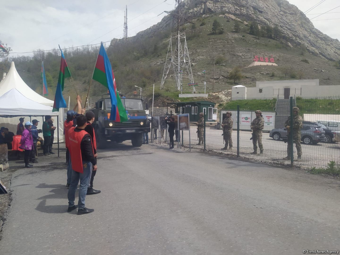 Russian peacekeepers' vehicles move freely along Azerbaijani Lachin-Khankendi road (PHOTO)