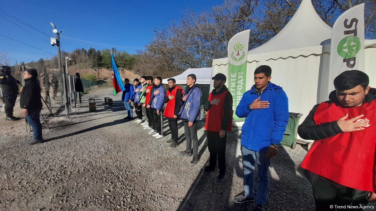 Peaceful protest of Azerbaijani eco-activists continues on Lachin-Khankendi road (PHOTO)