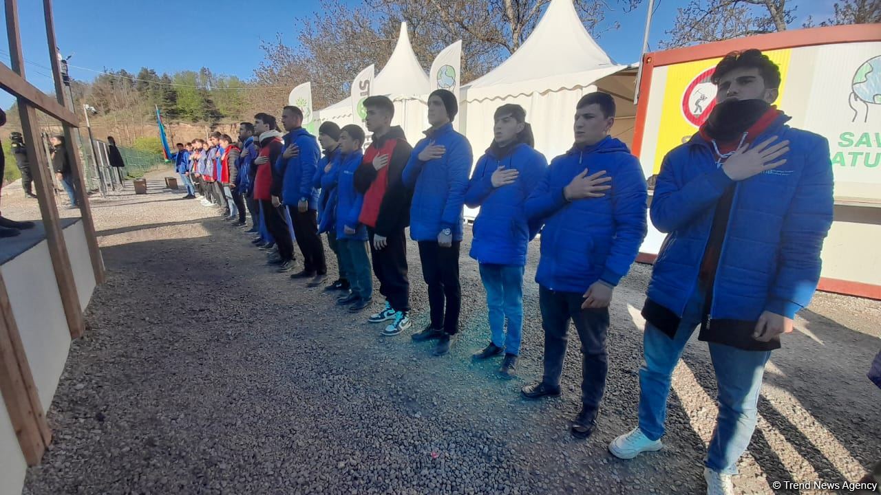 Peaceful protest of Azerbaijani eco-activists continues on Lachin-Khankendi road (PHOTO)