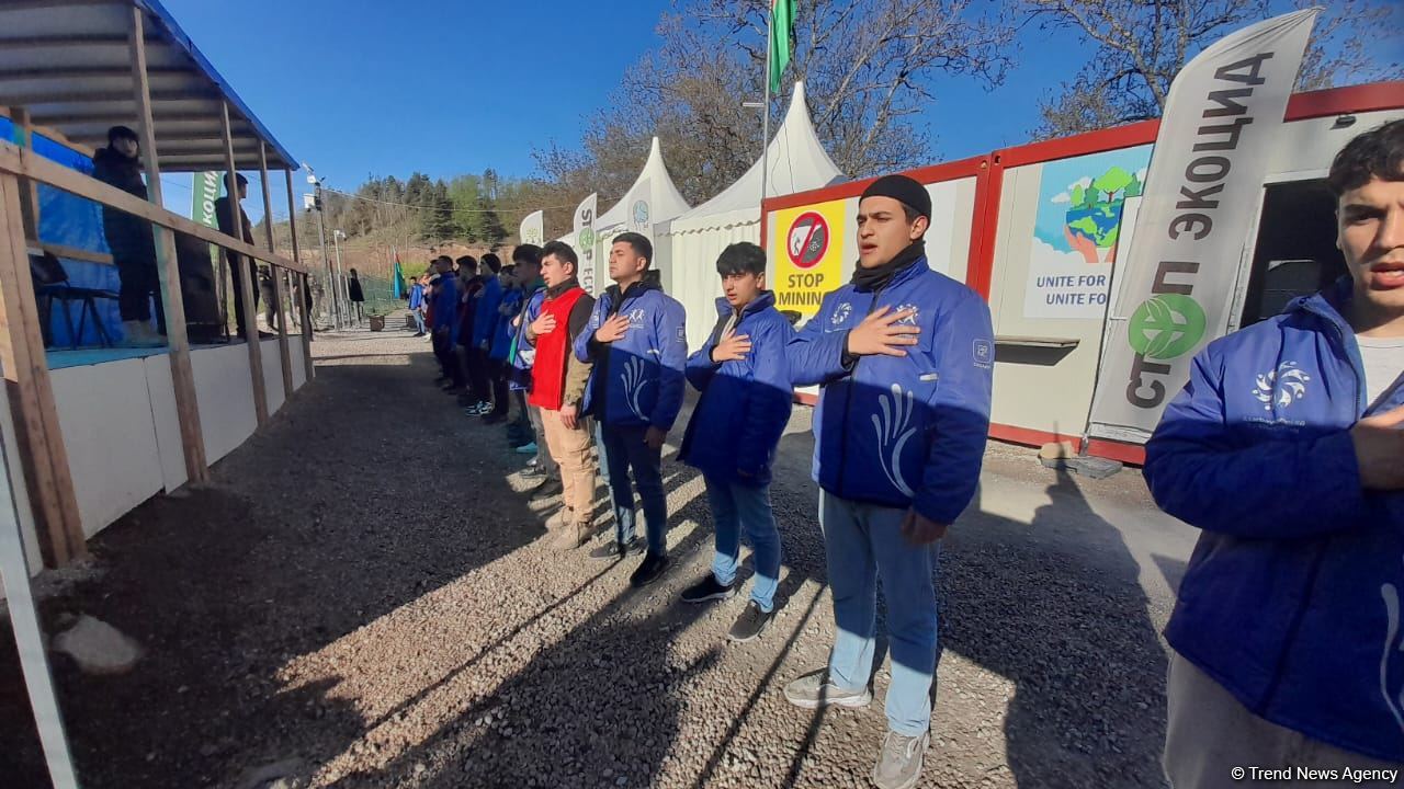 Peaceful protest of Azerbaijani eco-activists continues on Lachin-Khankendi road (PHOTO)