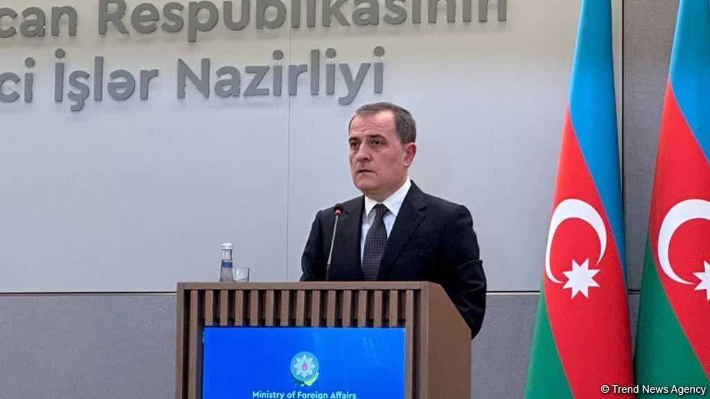 Azerbaijani FM discusses relevant issues with his French counterpart