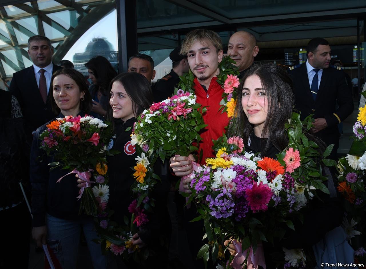 Turkish athletes who won 2023 European Weightlifting  Championship in Yerevan arrive in Baku (PHOTO)