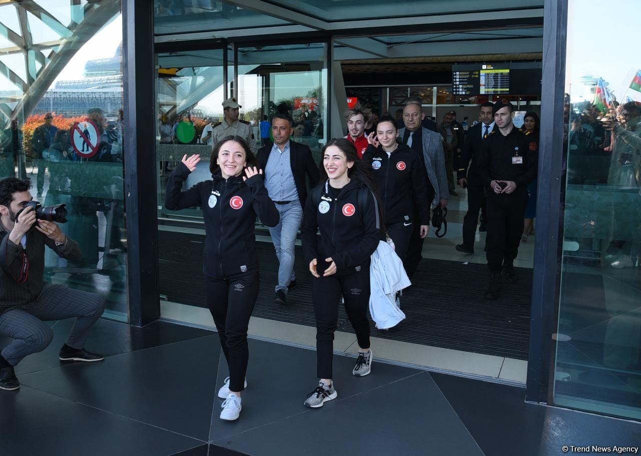 Turkish athletes who won 2023 European Weightlifting  Championship in Yerevan arrive in Baku (PHOTO)