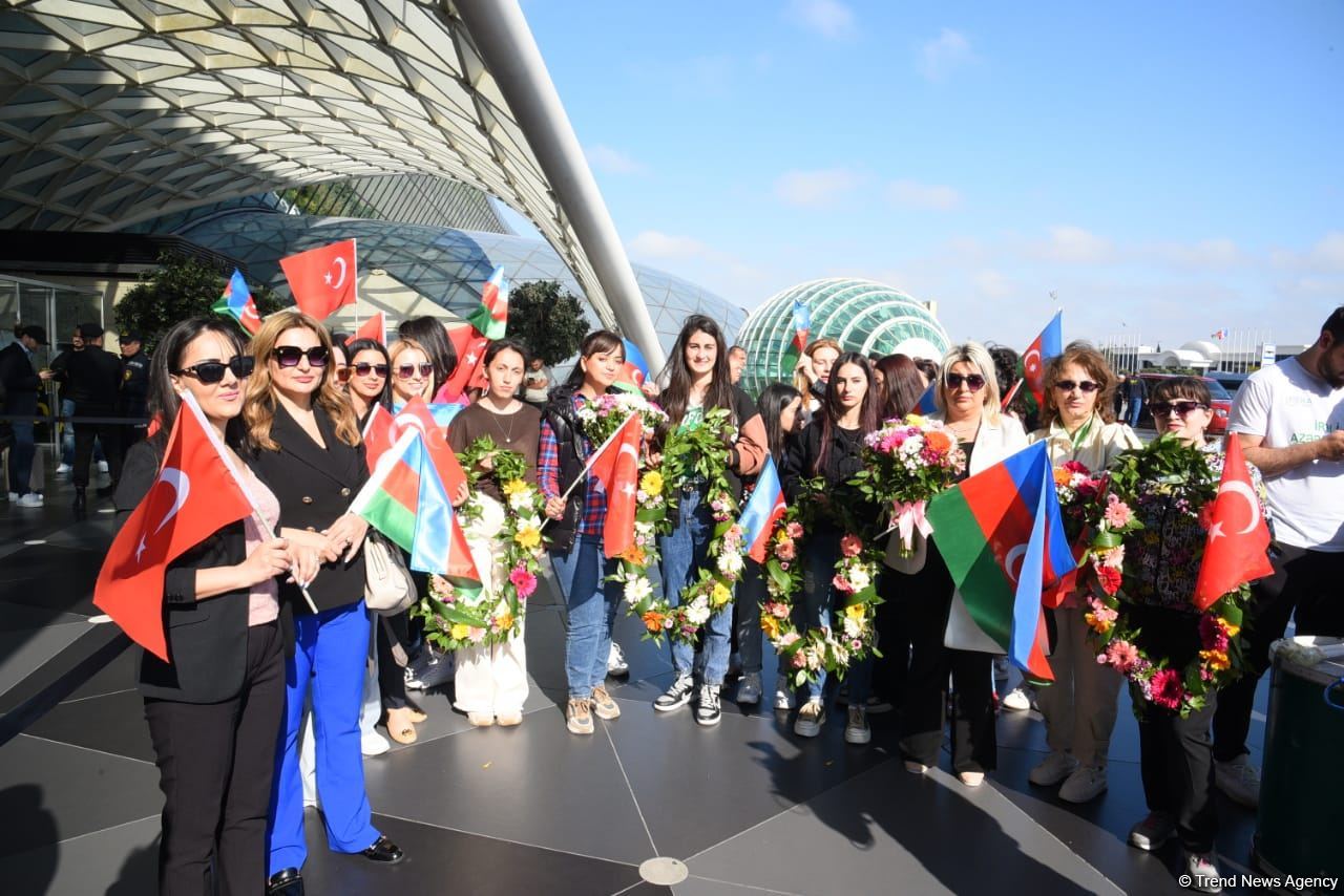 Turkish athletes who won 2023 European Weightlifting  Championship in Yerevan arrive in Baku (PHOTO)