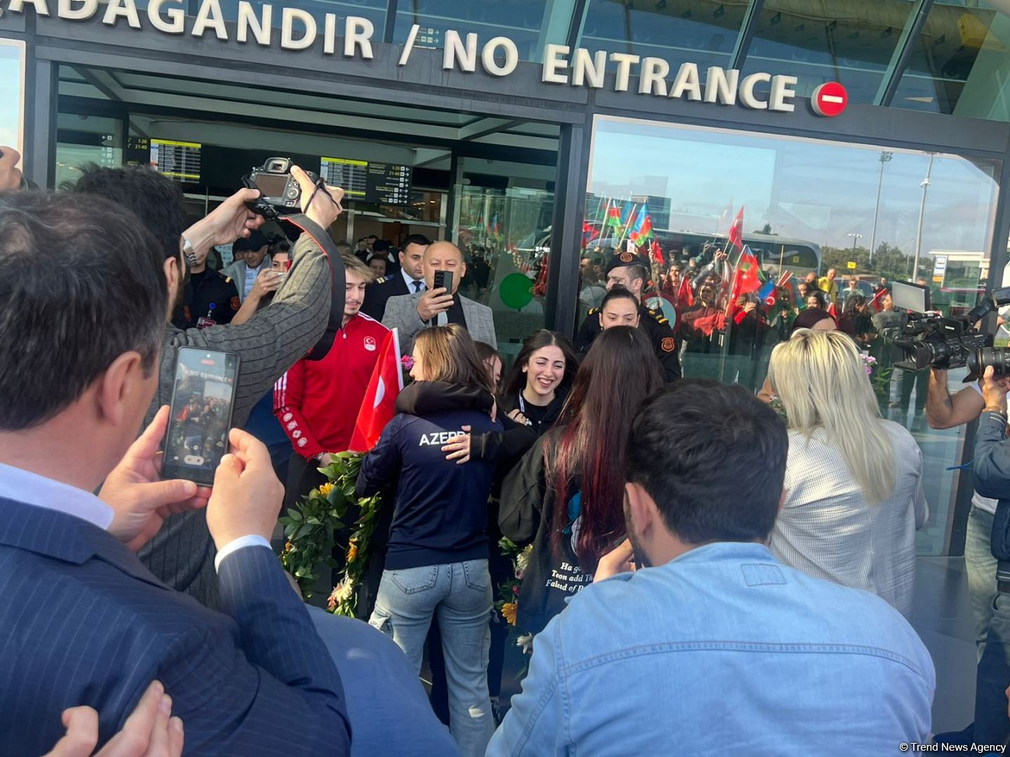 Turkish athletes who won 2023 European Weightlifting  Championship in Yerevan arrive in Baku (PHOTO)