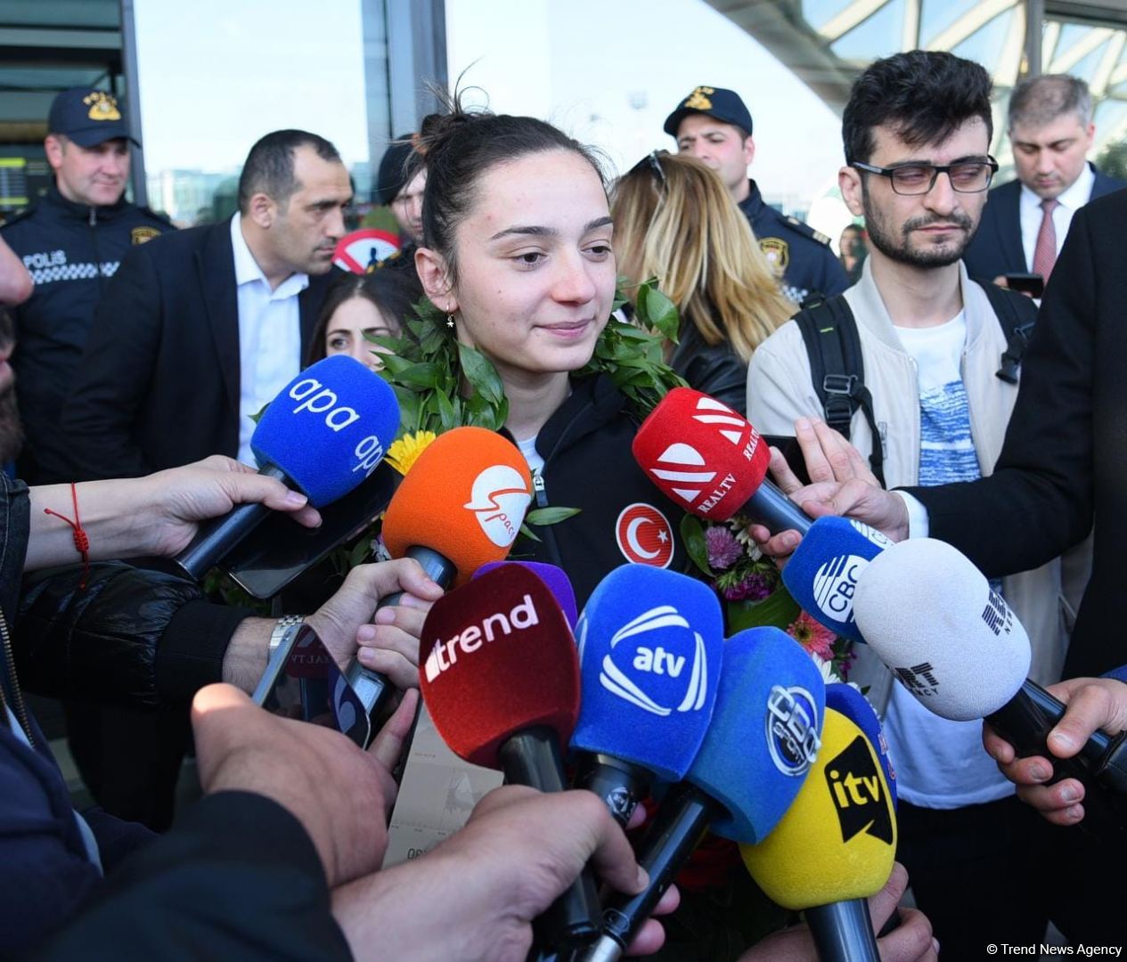 Turkish athletes who won 2023 European Weightlifting  Championship in Yerevan arrive in Baku (PHOTO)