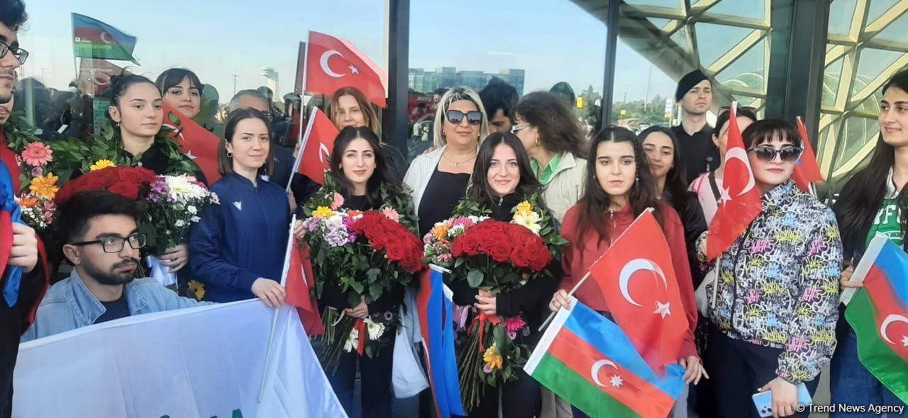 Turkish athletes who won 2023 European Weightlifting  Championship in Yerevan arrive in Baku (PHOTO)