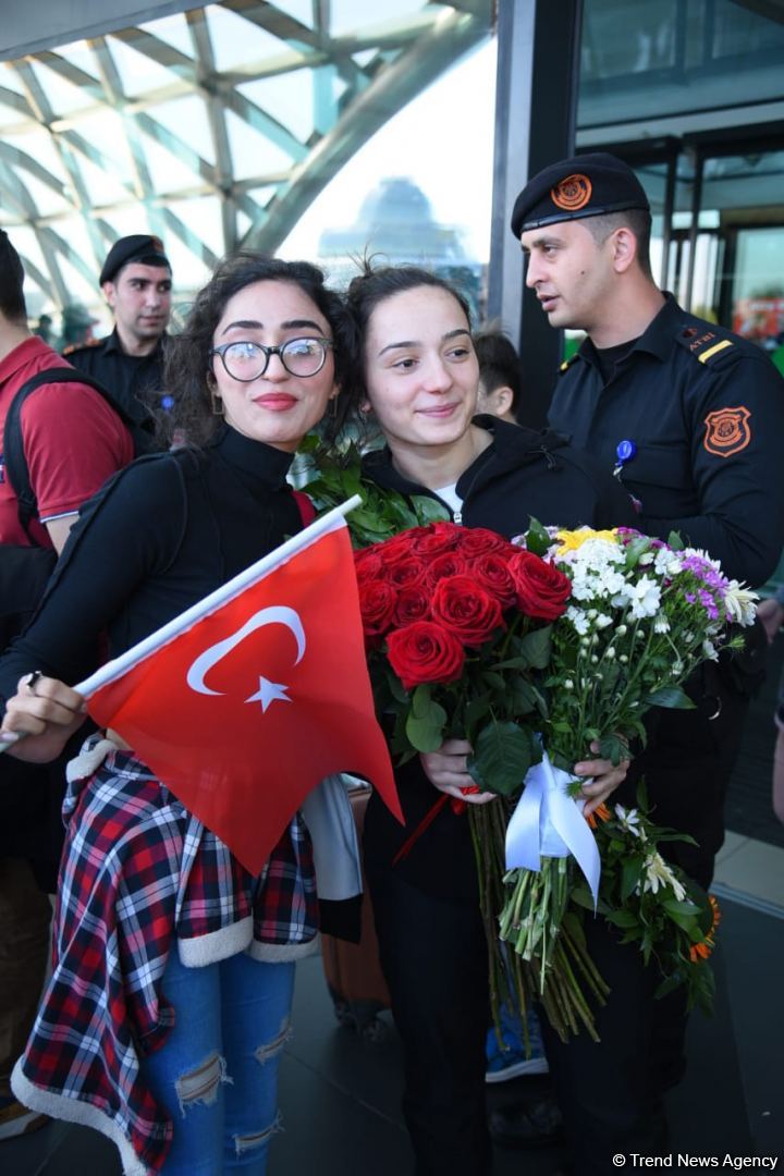Turkish athletes who won 2023 European Weightlifting  Championship in Yerevan arrive in Baku (PHOTO)