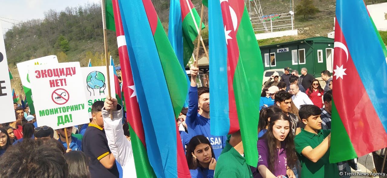 Azerbaijani eco-activists temporarily suspend their protest on Lachin-Khankendi road (PHOTO/VIDEO)